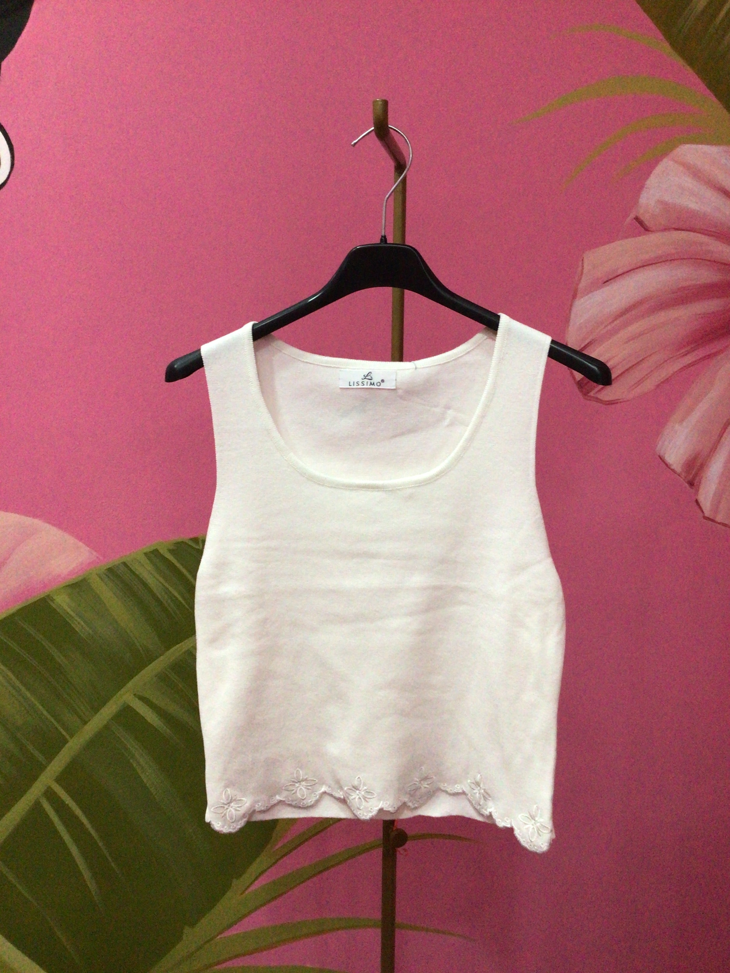 Top smanicato bianco con orlo ricamato